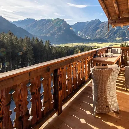 Chalet Chalet In Neukirchen Near Ski Lift Neukirchen am Grossvenediger